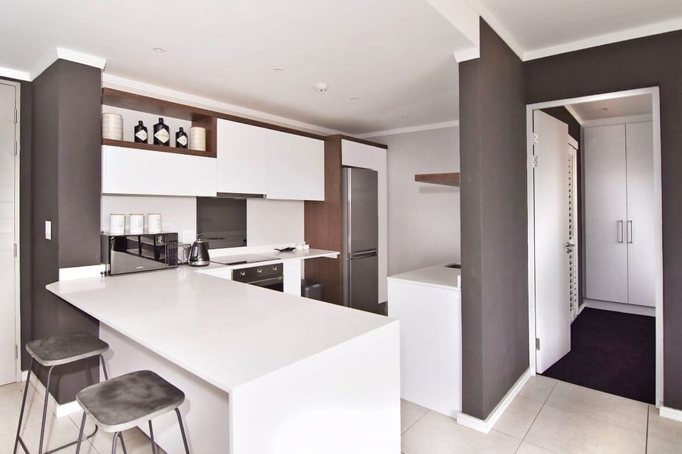 Standard Apartment | Private kitchen | Stovetop, cookware/dishes/utensils, dining tables