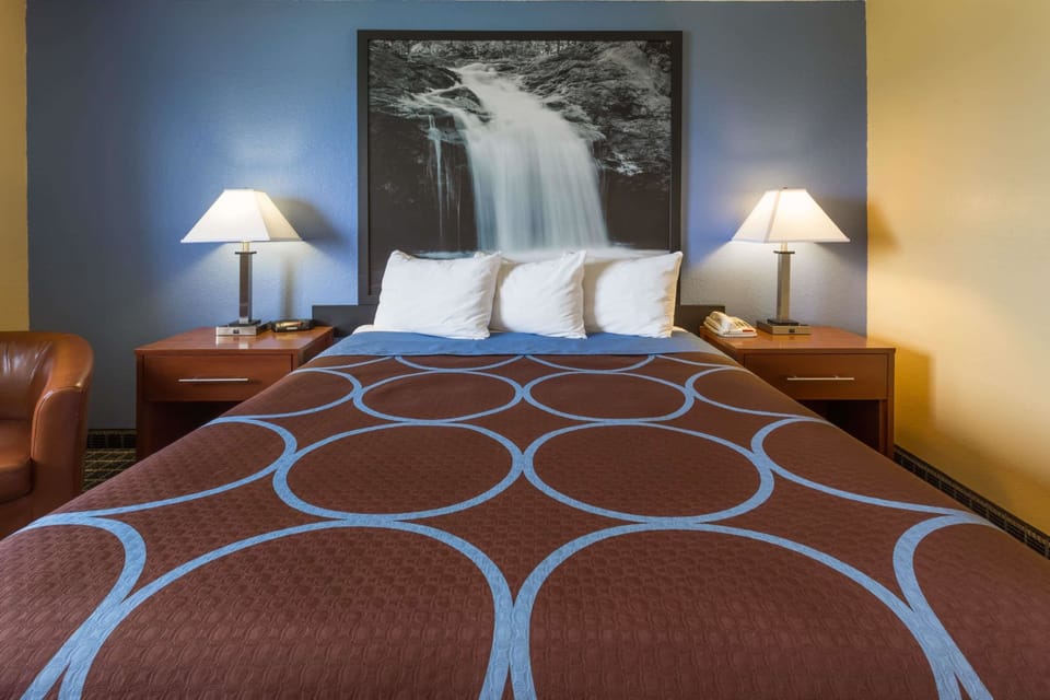 Desk, blackout drapes, iron/ironing board, free WiFi