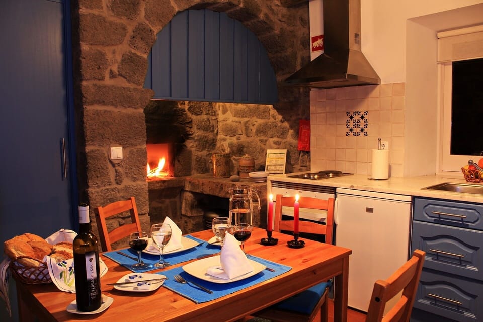 Casa da Talha - Kitchen with traditional oven