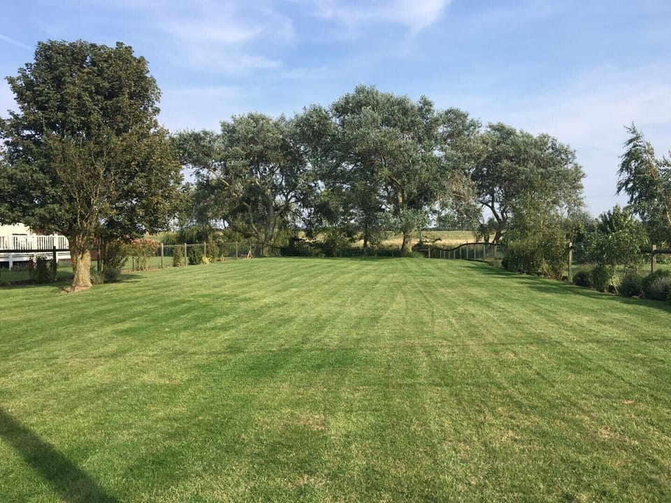 The lovely large enclosed garden leading down to the river.