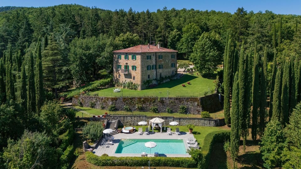 Palazzo Rosadi, Monterchi, Arezzo and Cortona Villa in Tuscany