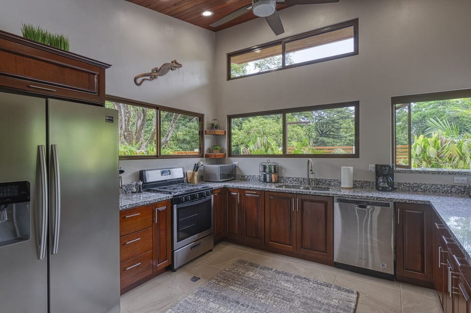 Fully equipped kitchen