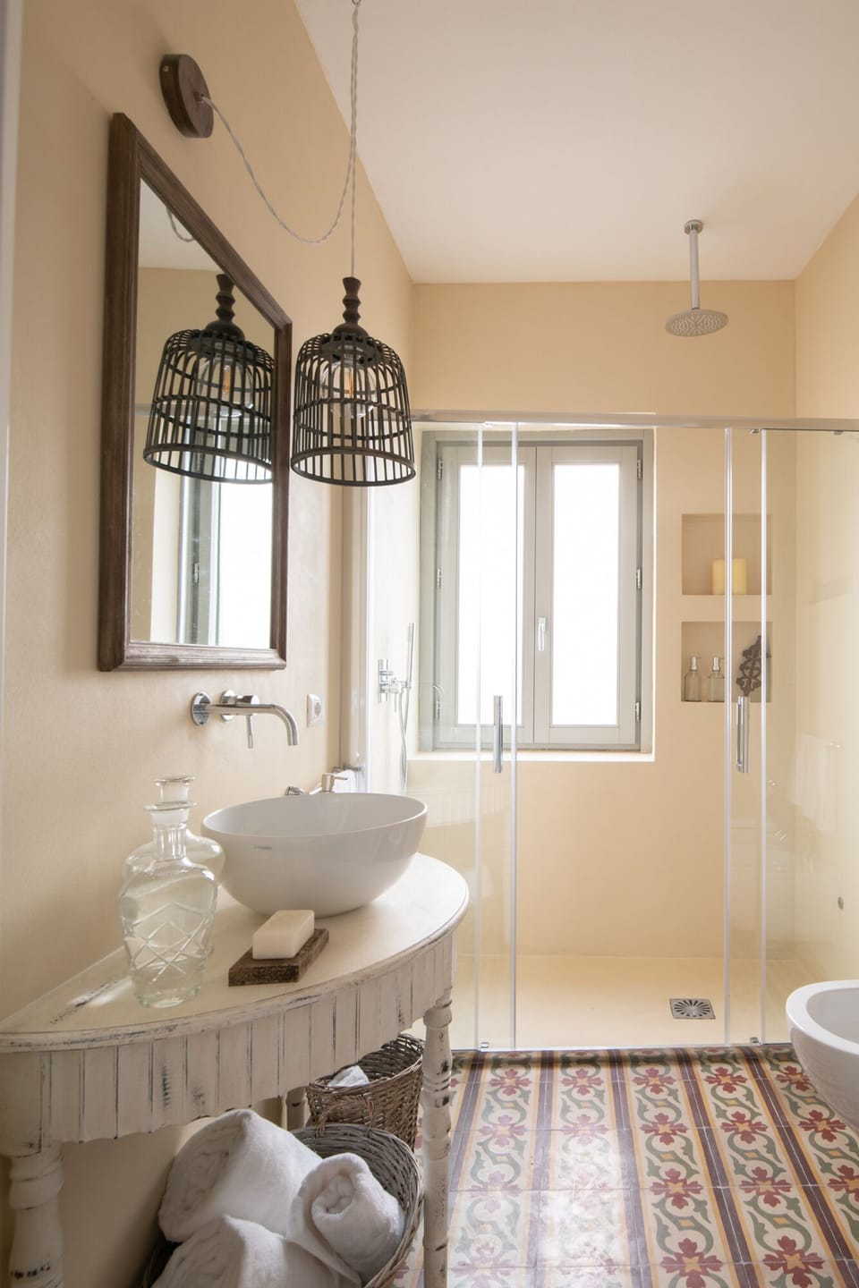 Design Double or Twin Room | Bathroom | Shower, rainfall showerhead, free toiletries, hair dryer