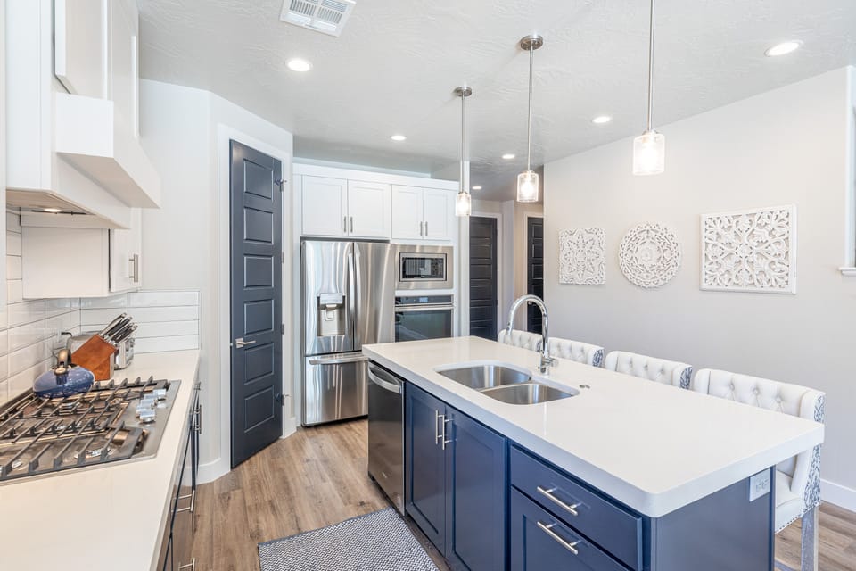 Kitchen - The kitchen is fully stocked with all the dishes, cookware, baking pans, and cutlery you will need for meal preparations and includes stainless steel appliances and granite counter tops.