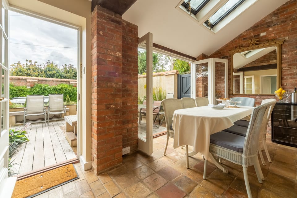 Ground floor: From the garden room into the garden