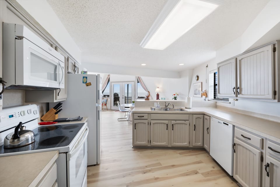 Plenty of cabinet space.