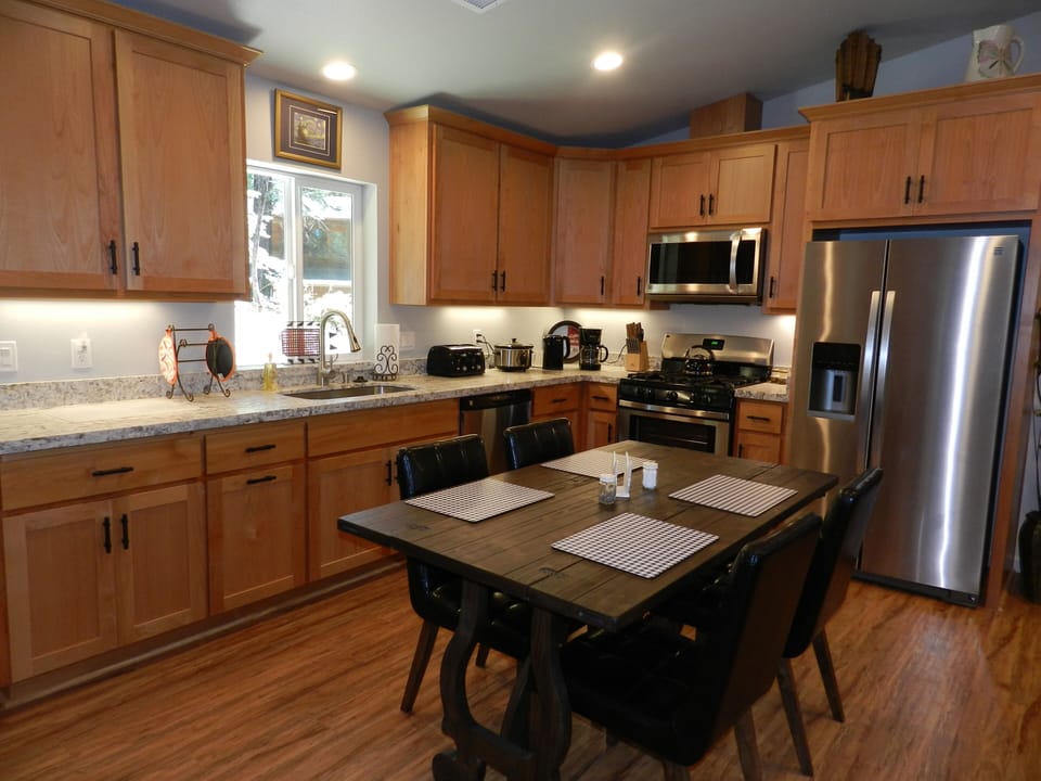 Huge kitchen and counter space with high end appliances.
