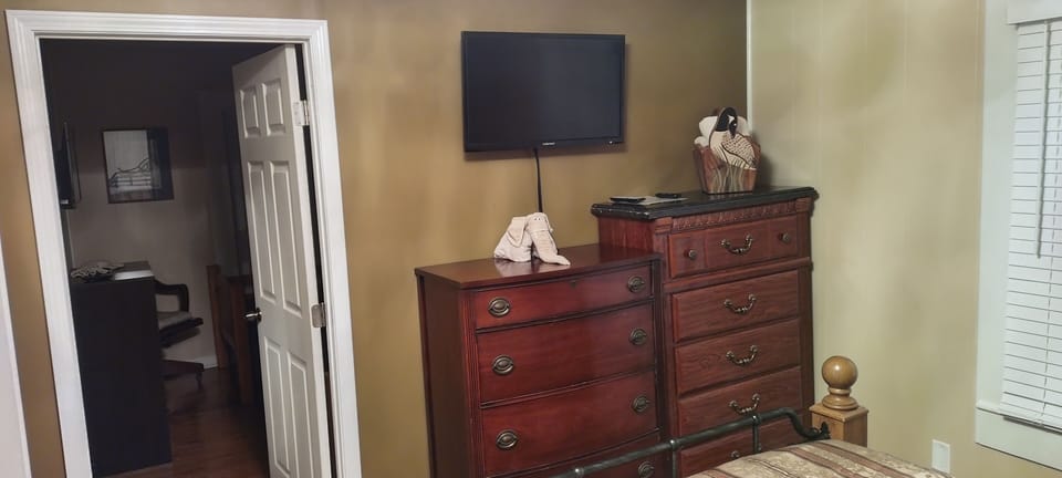 Bedroom with queen & Roku TV.