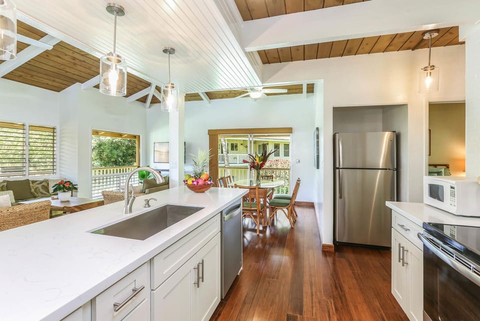 Kitchen equipped with modern appliance, perfect for preparing delicious meals.