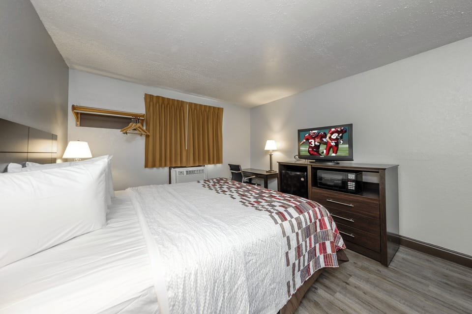 Desk, laptop workspace, cribs (free), WiFi (free)