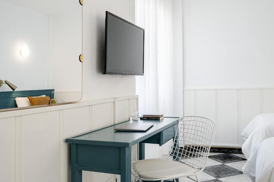 Triple Room | In-room safe, desk, iron/ironing board, free WiFi