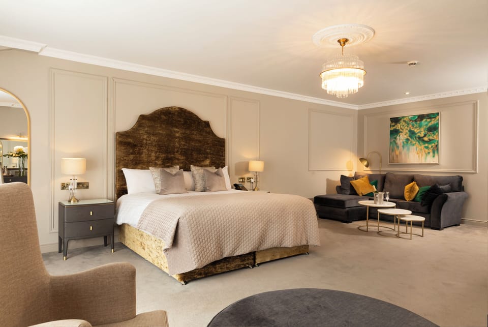 Executive Suite | Hypo-allergenic bedding, in-room safe, desk, iron/ironing board