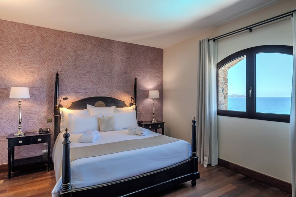 Deluxe Double Room | Premium bedding, in-room safe, desk, laptop workspace