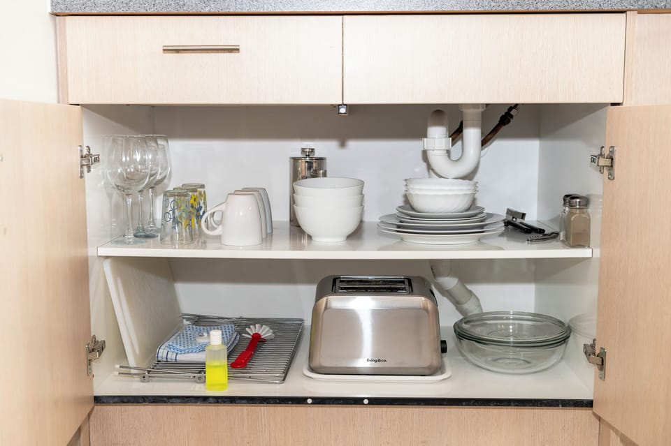 Superior King Studio | Private kitchen | Coffee/tea maker, mini-fridge, electric kettle, cookware/dishes/utensils