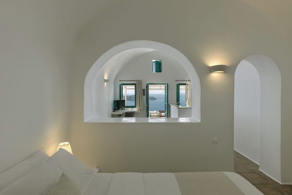Deluxe Studio (Caldera View) | In-room safe, individually decorated, individually furnished, free WiFi