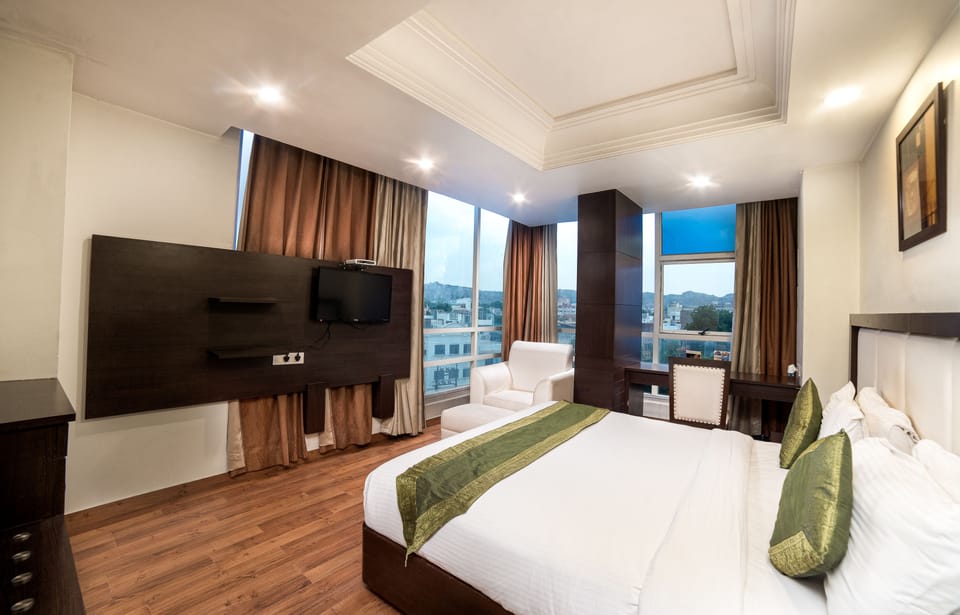 Deluxe Double or Twin Room | Premium bedding, pillowtop beds, in-room safe, desk
