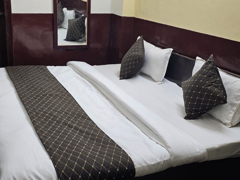 AC DELUXE ROOM | Premium bedding, individually decorated, individually furnished, desk