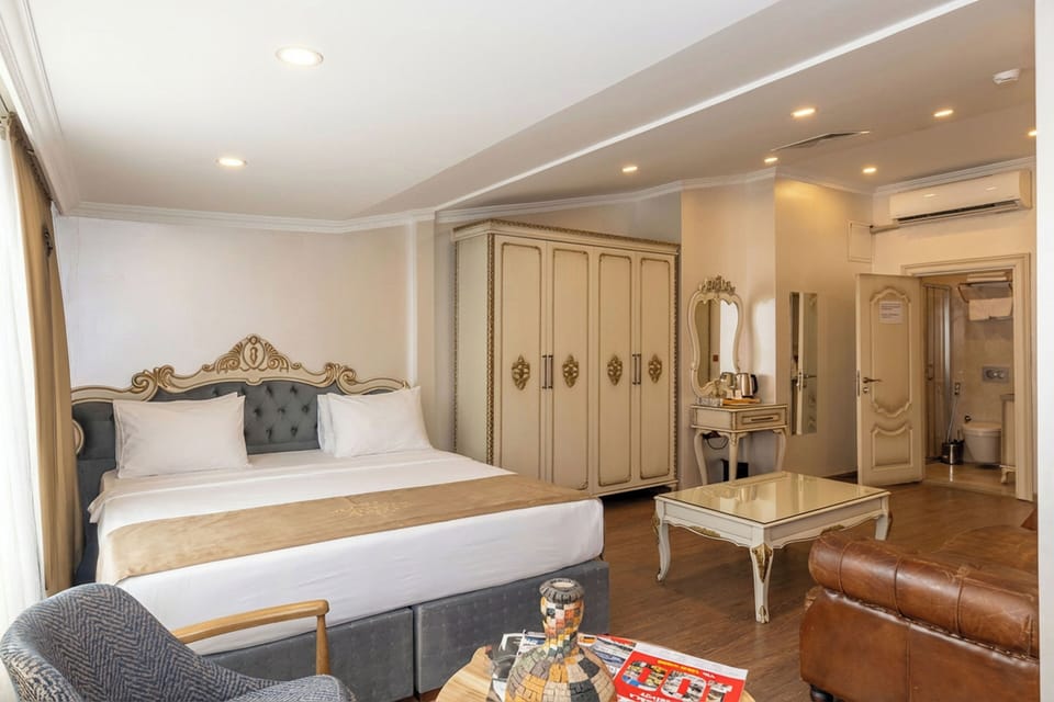Royal Suite | Egyptian cotton sheets, premium bedding, memory foam beds, minibar
