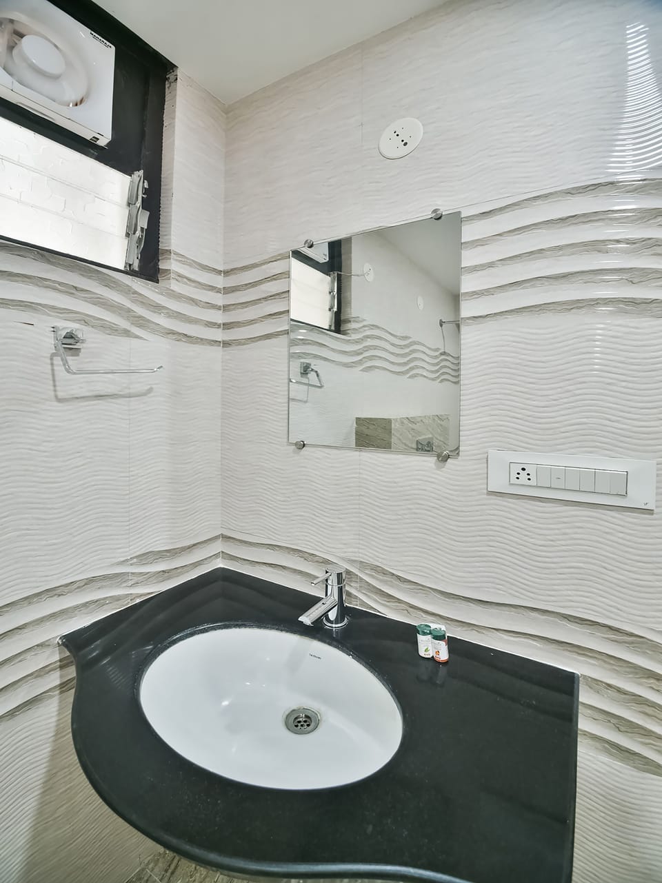 Bathroom sink