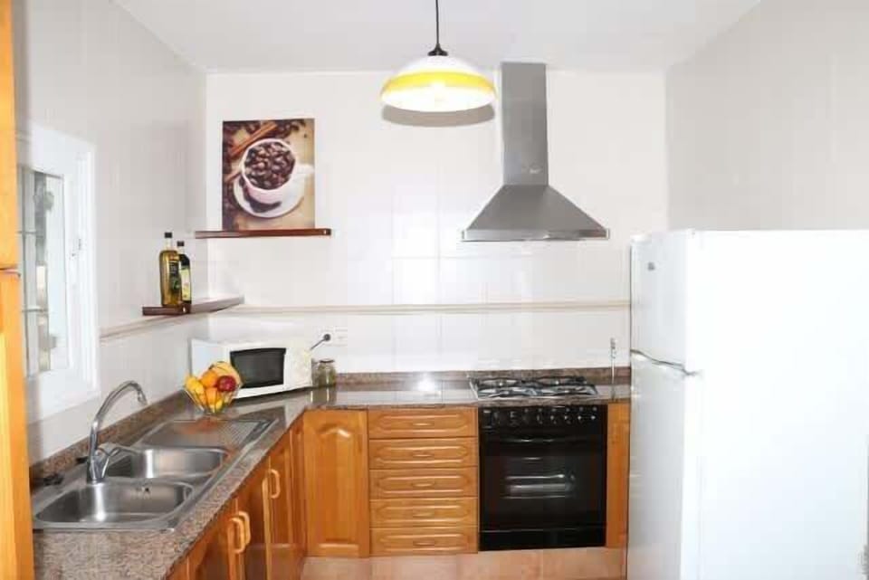 Well equipped kitchen with fridge/freezer etc