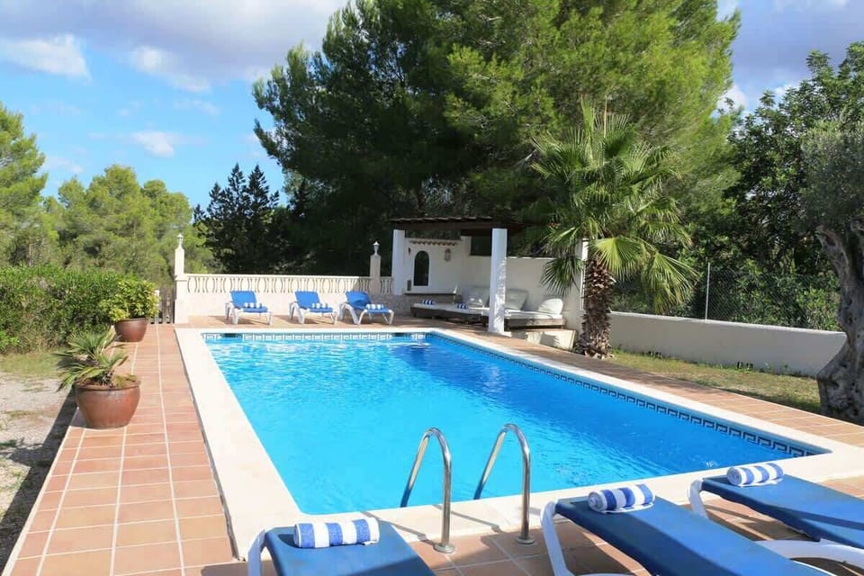 Relax and unwind poolside 