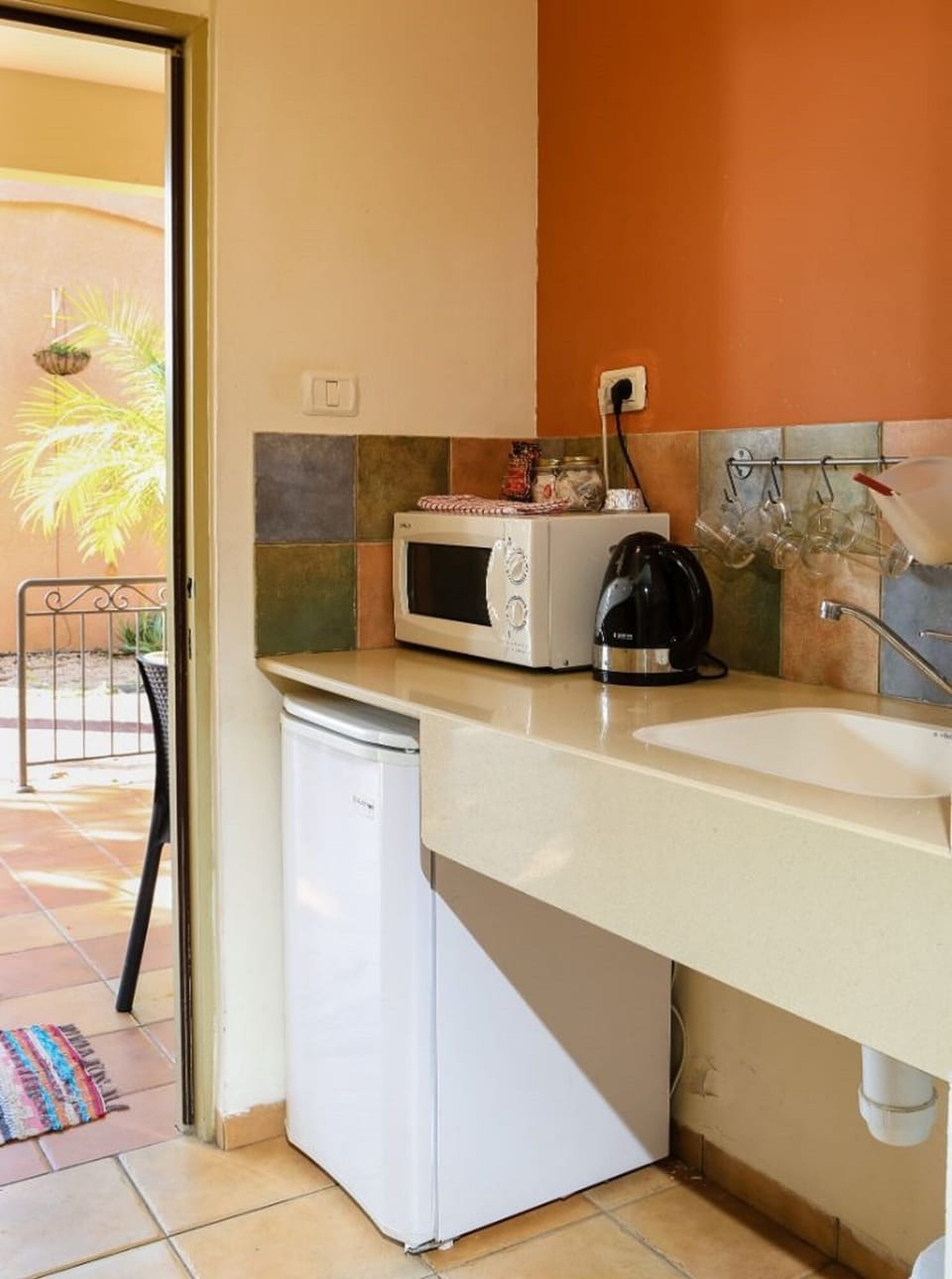 Studio Ground | Private kitchenette | Fridge, electric kettle, cookware/dishes/utensils