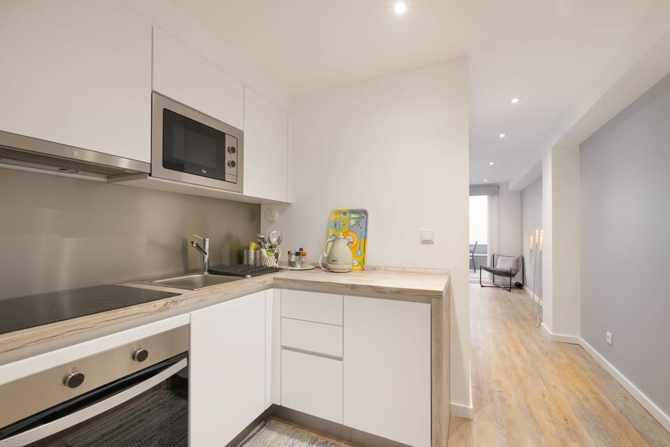 Fully equipped kitchen with dish machine (built-in appliances)