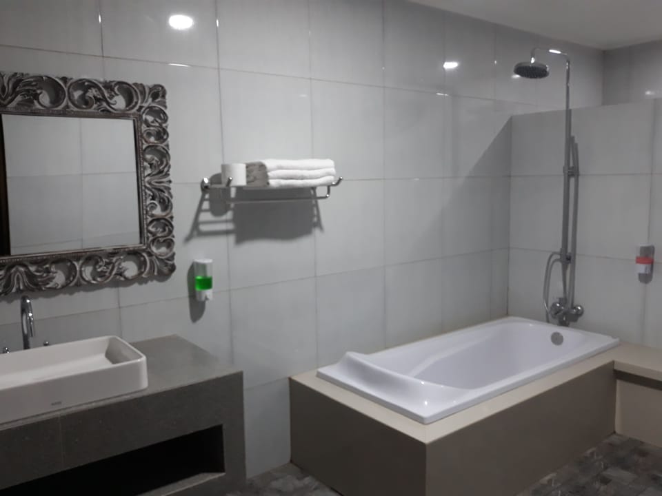 Deluxe Triple Room, Bathtub, Poolside | Bathroom | Shower, bidet, towels, soap