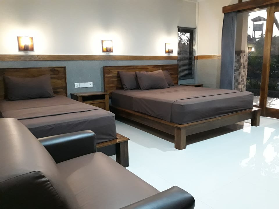 Deluxe Triple Room, Bathtub, Poolside | Hypo-allergenic bedding, desk, soundproofing, free WiFi