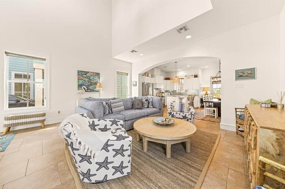 1st Floor, Living Room