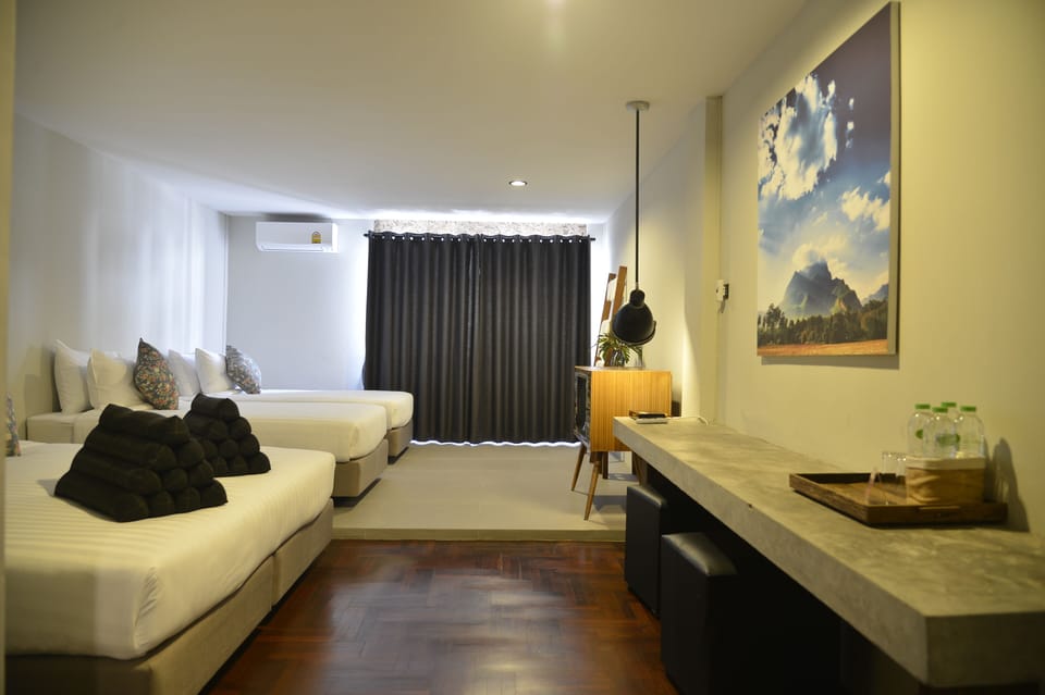Family Room, Non Smoking | Desk, WiFi (free)