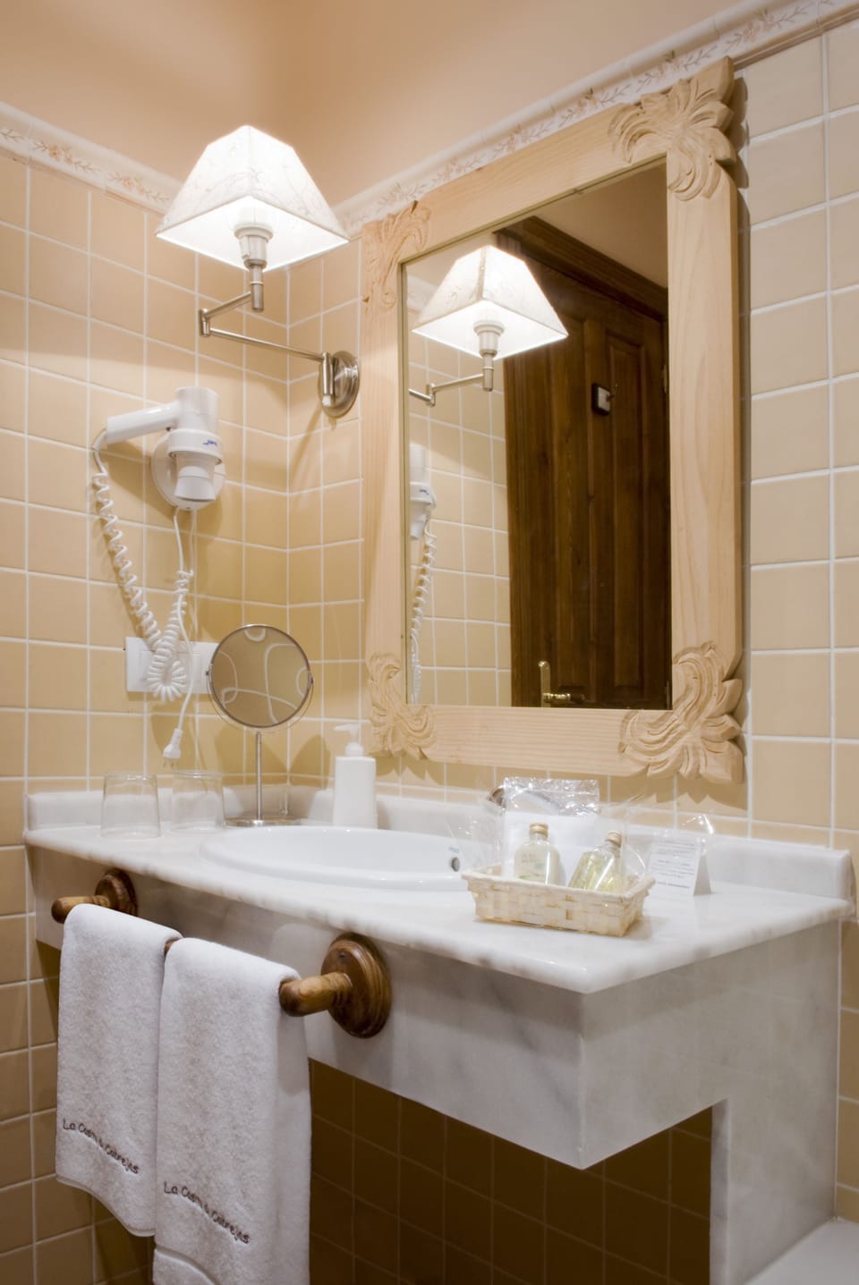 Bathroom sink
