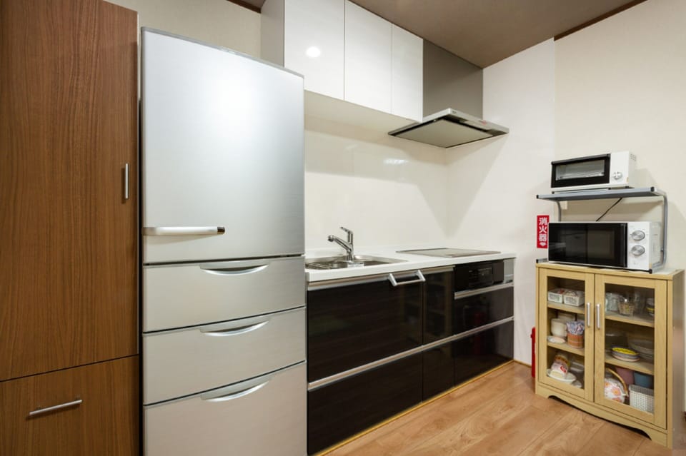 Studio, Garden View | Private kitchen | Fridge, microwave, stovetop, toaster
