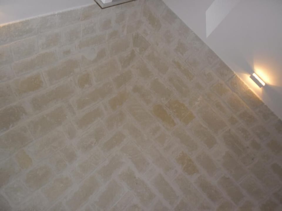Shower, free toiletries, hair dryer, bidet