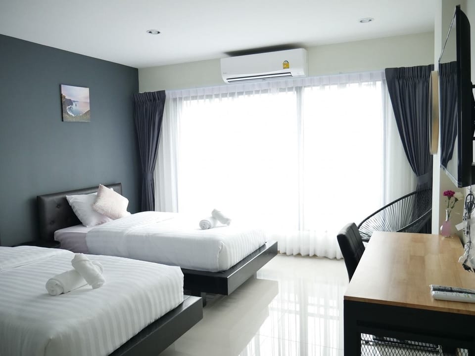 Basic Twin Room | Individually decorated, desk, laptop workspace, blackout drapes