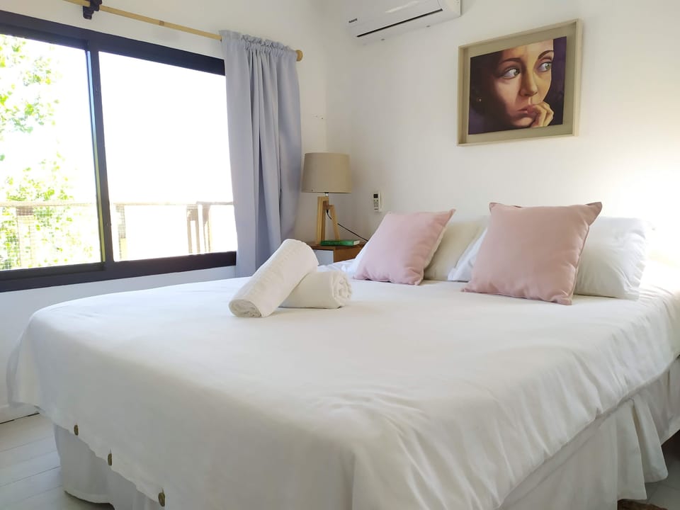 Grand Apartment, 3 Bedrooms | In-room safe, bed sheets