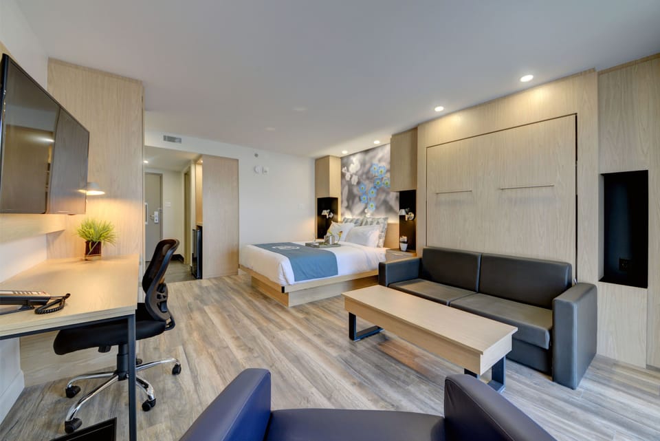 Privilege Club Room | Hypo-allergenic bedding available, desk, blackout drapes, soundproofing