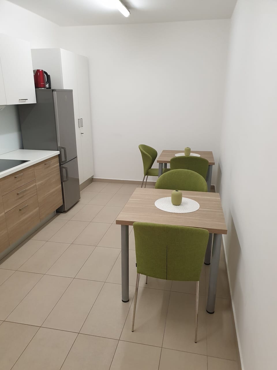 Deluxe Double Room | Private kitchen | Full-size fridge, stovetop, toaster, cookware/dishes/utensils