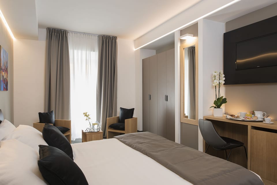 Deluxe Double Room | In-room safe, desk, soundproofing, free WiFi