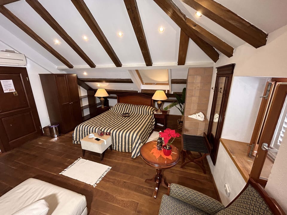 Executive Studio Suite | Premium bedding, down comforters, memory foam beds, free minibar