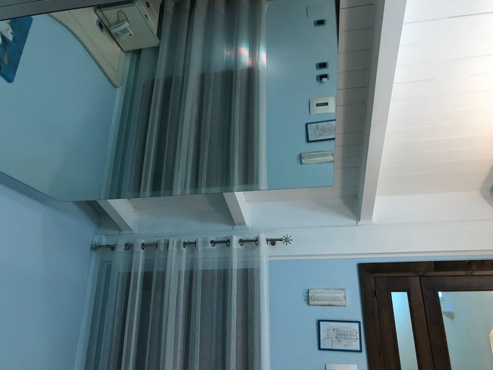 Suite | Minibar, in-room safe, soundproofing, WiFi (free)
