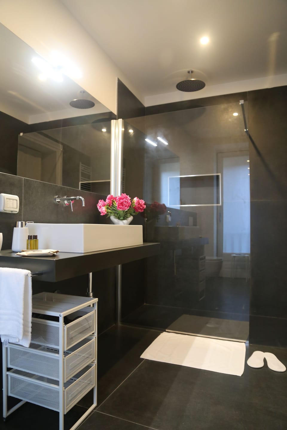 Junior Studio Suite, Balcony, Courtyard View | Bathroom | Shower, rainfall showerhead, hair dryer, bathrobes