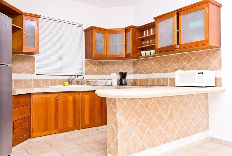 Economy Apartment | Private kitchen | Full-size fridge, microwave, oven, stovetop