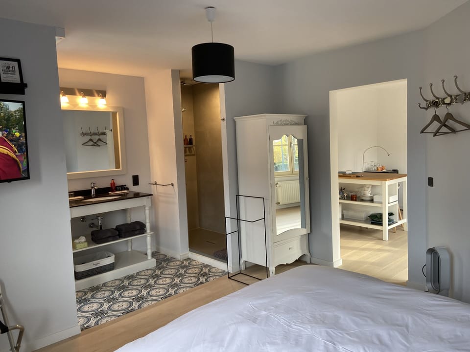 Luxury Room, 1 King Bed, Non Smoking (Suite Florentine) | Egyptian cotton sheets, premium bedding, down comforters, minibar