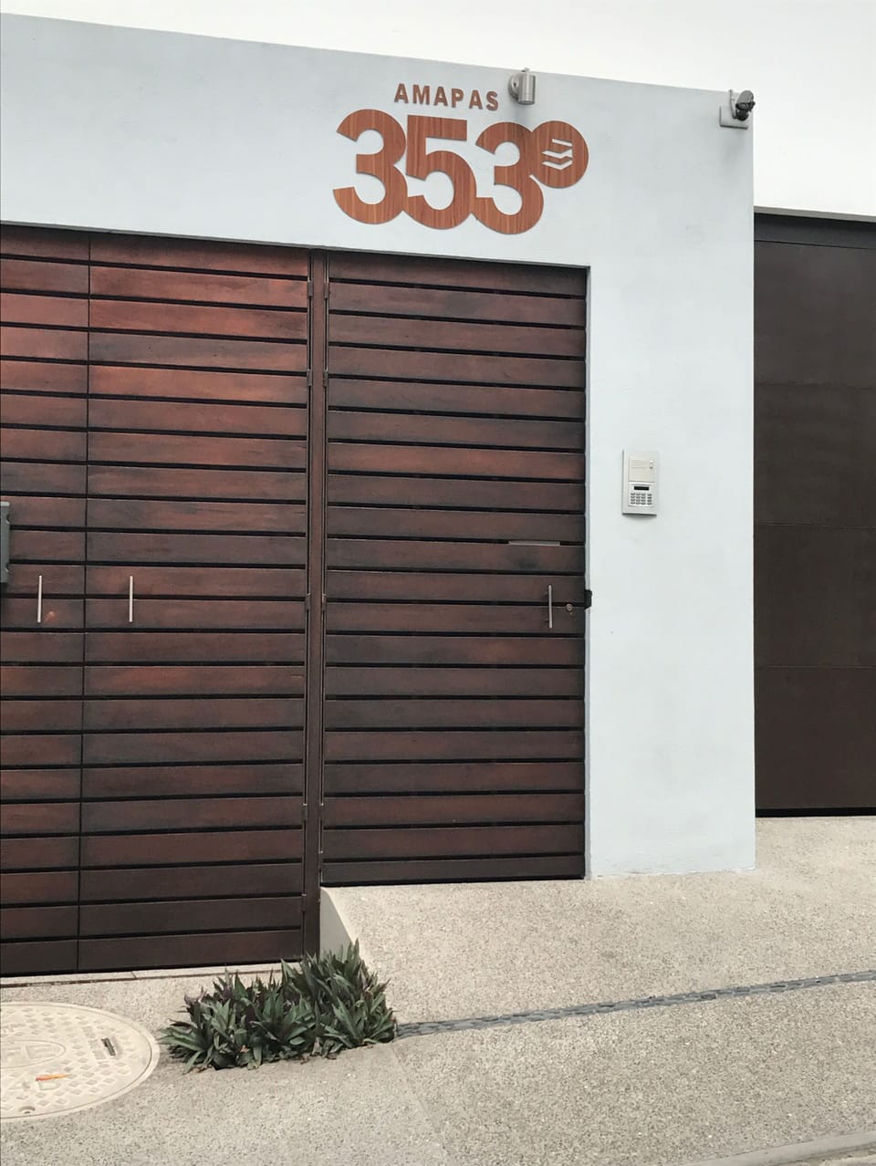 Amapas Street entrance
