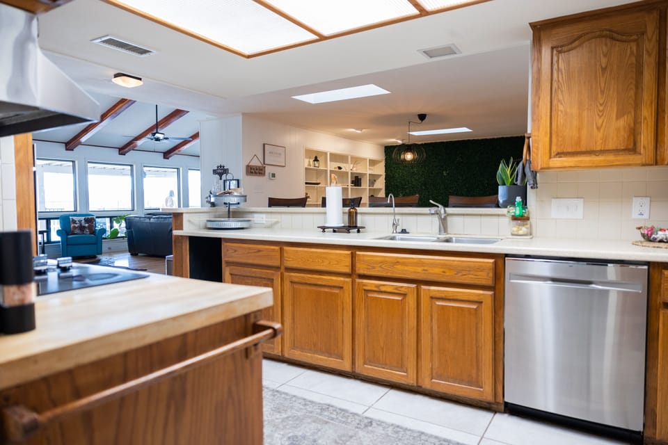 Spacious, open kitchen
