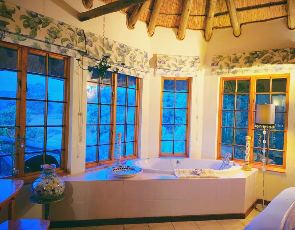 Honeymoon Double Room | Bathroom | Separate tub and shower, jetted tub, free toiletries, hair dryer