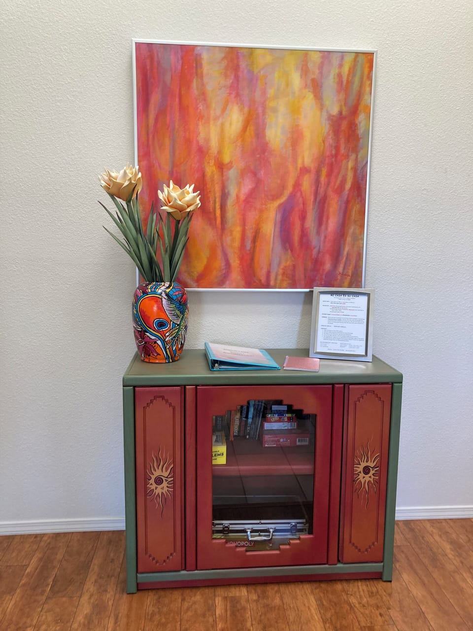 Welcoming entry with the necessary information you need for your stay