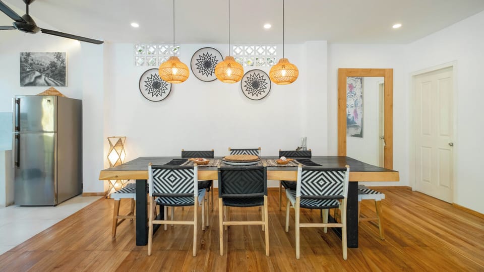 Family Villa, 3 Bedrooms | Dining room