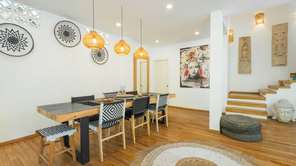Family Villa, 3 Bedrooms | Dining room